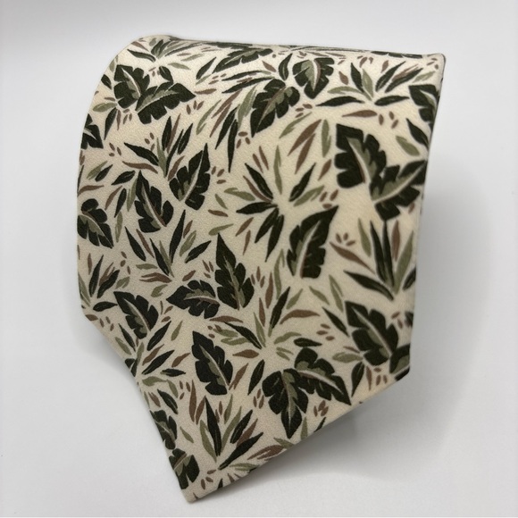 Gianni Versace Luxury Men’s Silk Tie Cream Green Leaf Print Made In Italy